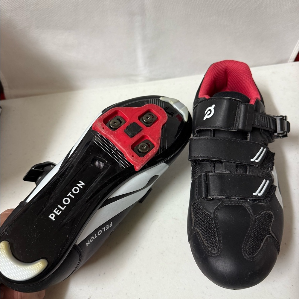 Peloton shoes. 39’s (8.5 size). Lightly worn.